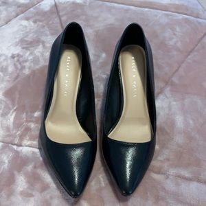 Faux leather black pump